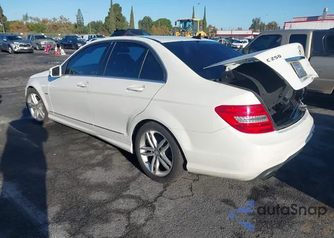 2012 Mercedes-Benz C 250 Luxury/Sport из США, поврежденный, VIN WDDGF4HB0CA649828